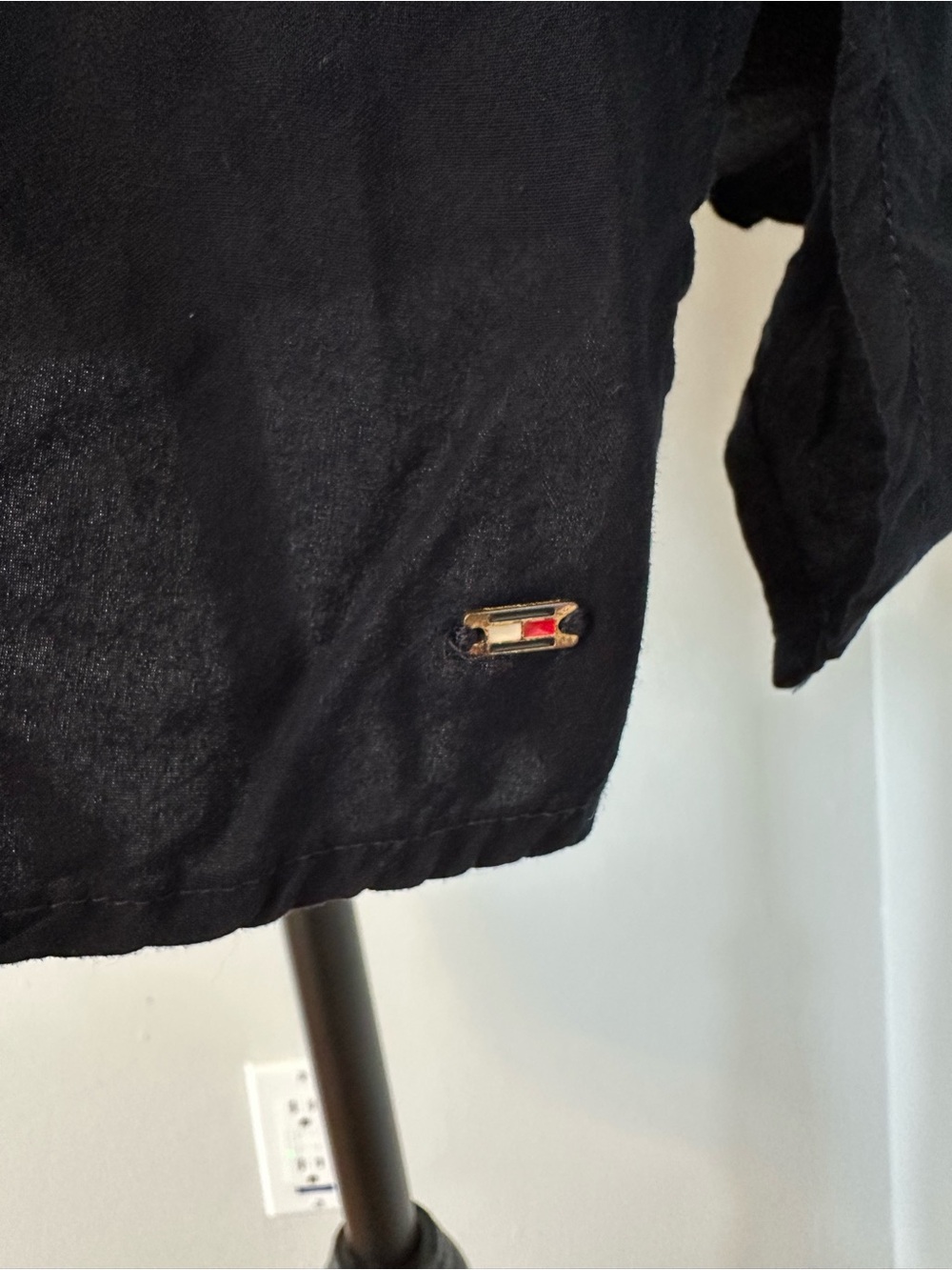 Tommy Hilfiger Navy Blue V-Neck Long Sleeve Blouse w/ Side Slits - Size Medium - Picture 5 of 9
